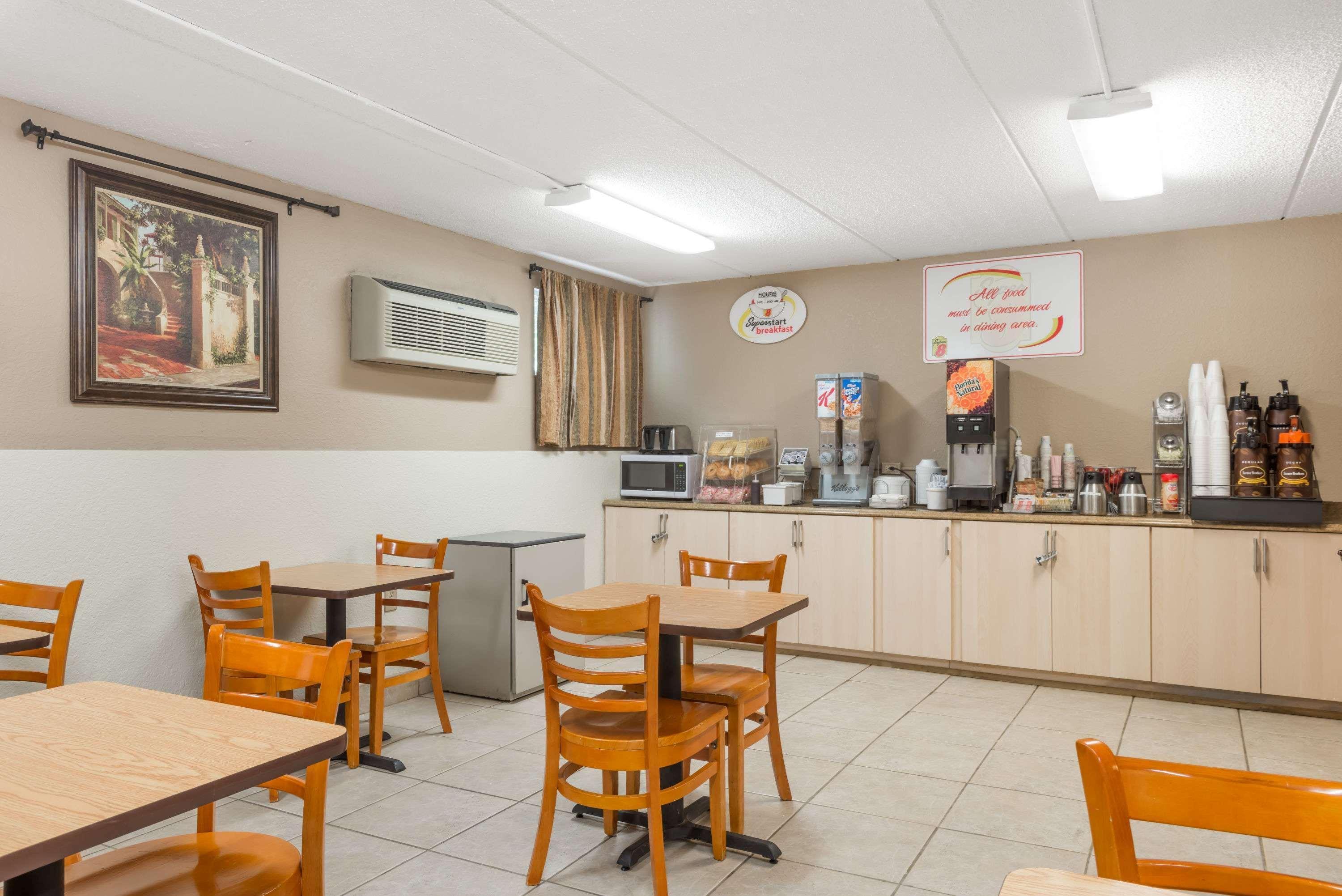 Super 8 By Wyndham Danbury Motel Buitenkant foto