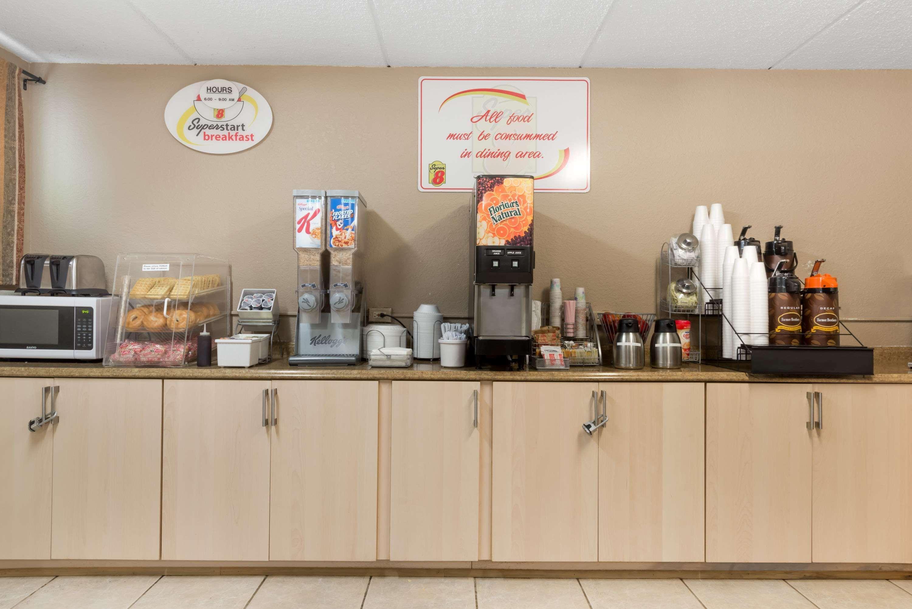 Super 8 By Wyndham Danbury Motel Buitenkant foto