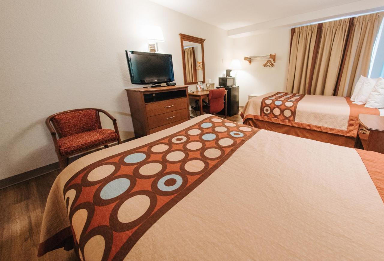 Super 8 By Wyndham Danbury Motel Buitenkant foto