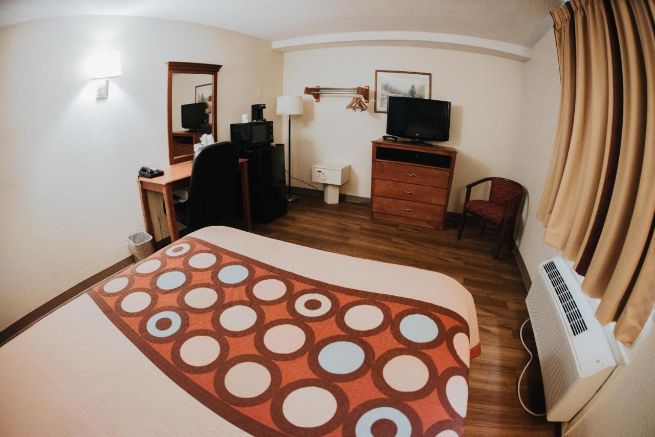 Super 8 By Wyndham Danbury Motel Buitenkant foto