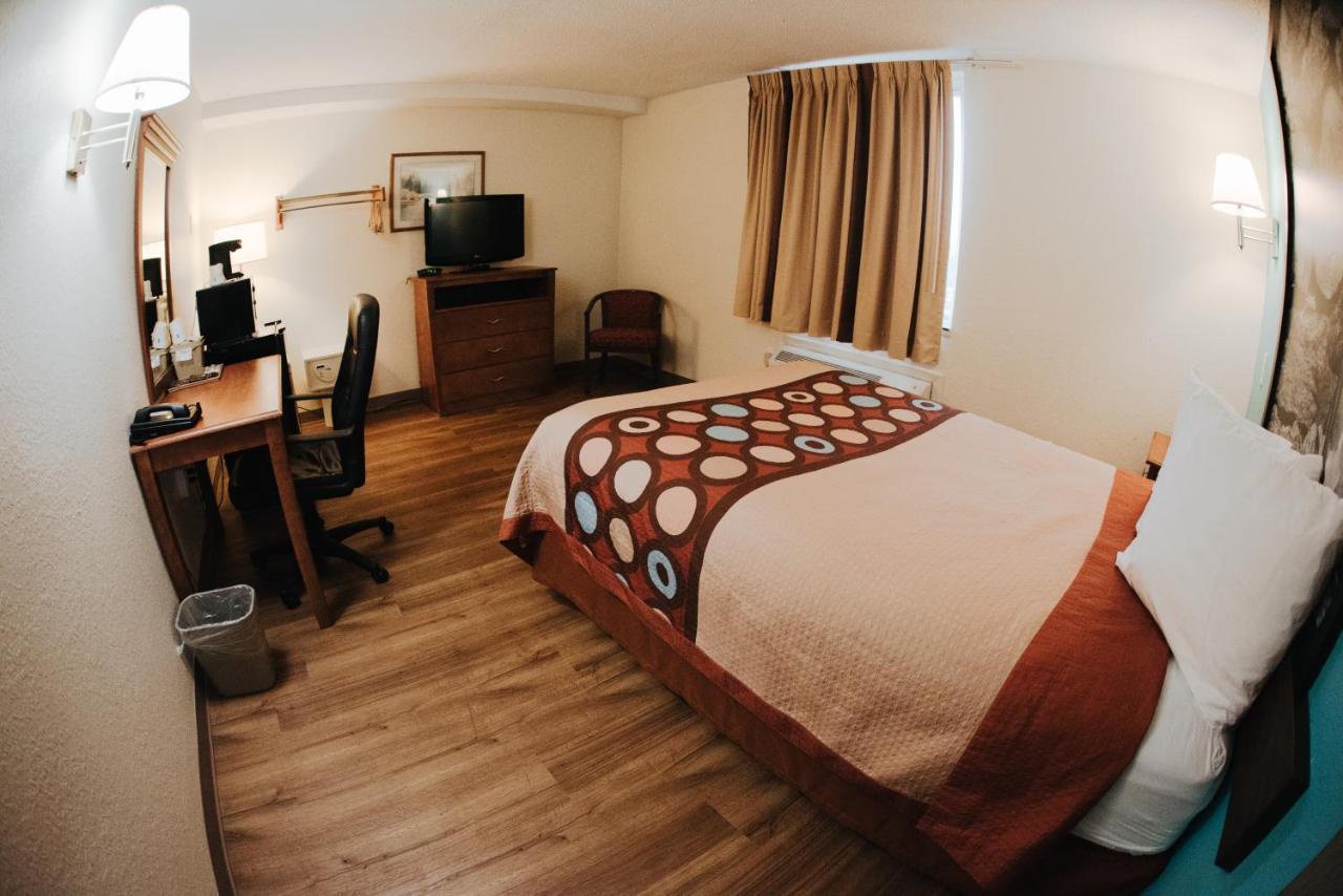 Super 8 By Wyndham Danbury Motel Buitenkant foto