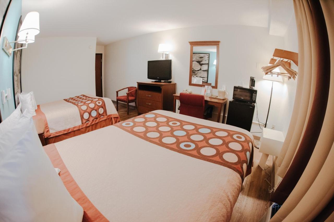 Super 8 By Wyndham Danbury Motel Buitenkant foto